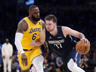 VIDEO: Lakers padajú tabuľkou, budú radi za play-in