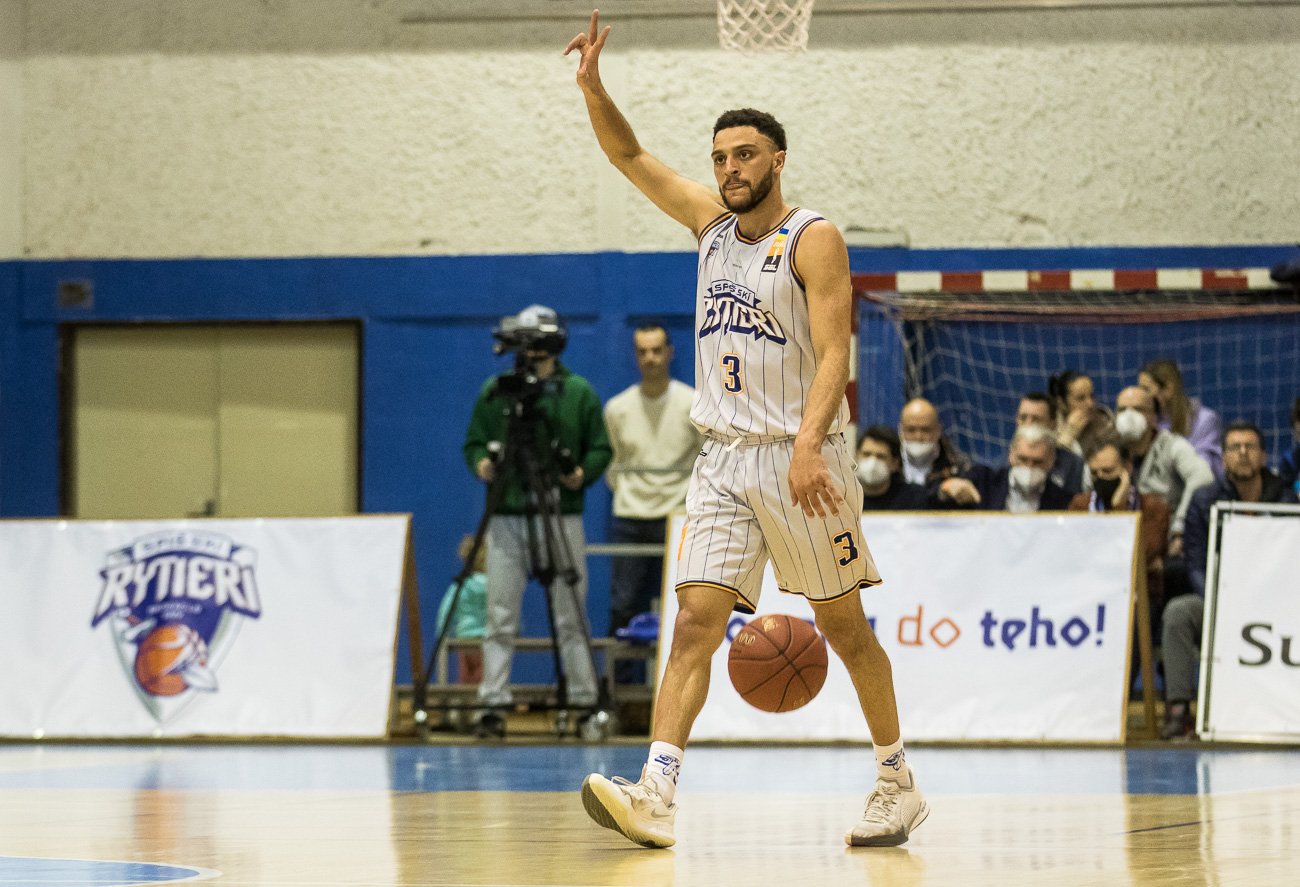 Myslel si, že ide do krajiny Dončiča. Dennis si zamiloval guláš i Slovákov