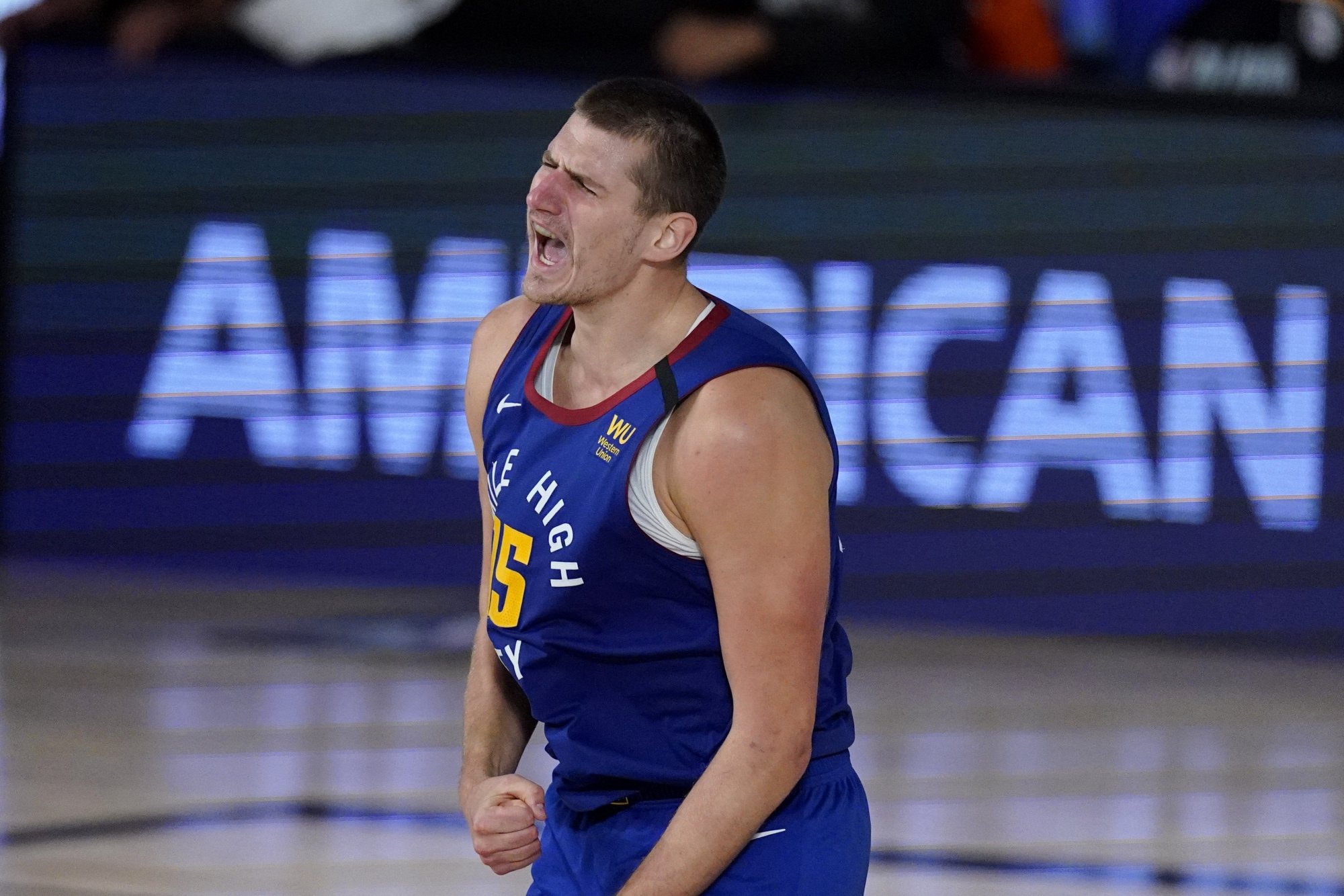 Kedysi bol tučný, vypil 3 litre koly denne, teraz je novým kráľom NBA