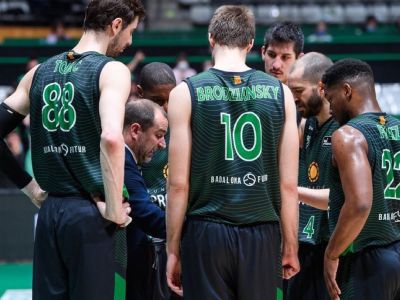 Brodziansky s double-double, Jakubcová si zahrá o titul