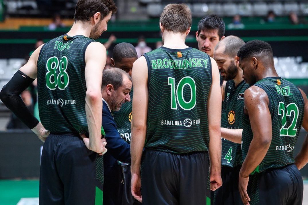 Brodziansky s double-double, Jakubcová si zahrá o titul