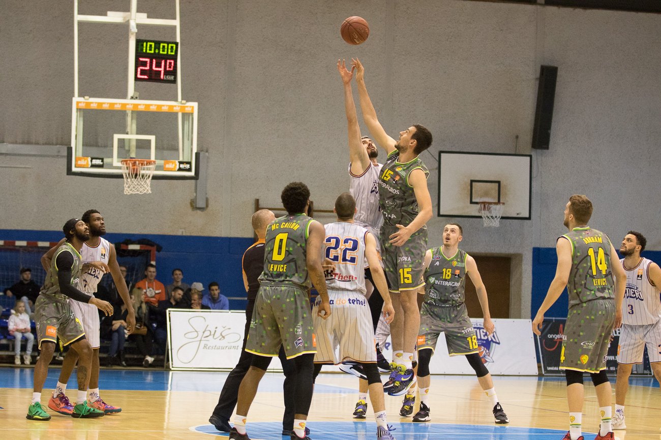 Nezlomilo ich ani 17 strát za polčas! Levičanov naštartoval neuveriteľný buzzer beater Abrháma