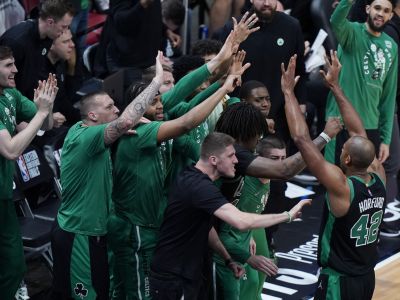 NBA play-off: Ďalší slabučký výkon Miami, Boston si vezie z Floridy finálový mečbal