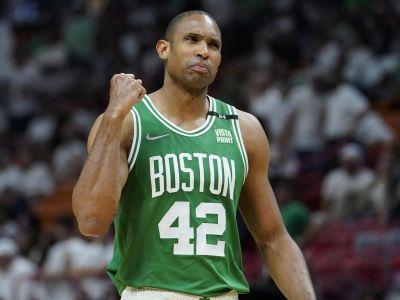 Pochoval starého otca, potom vybojoval finále. Veterán Horford je vzorom pre mnohých