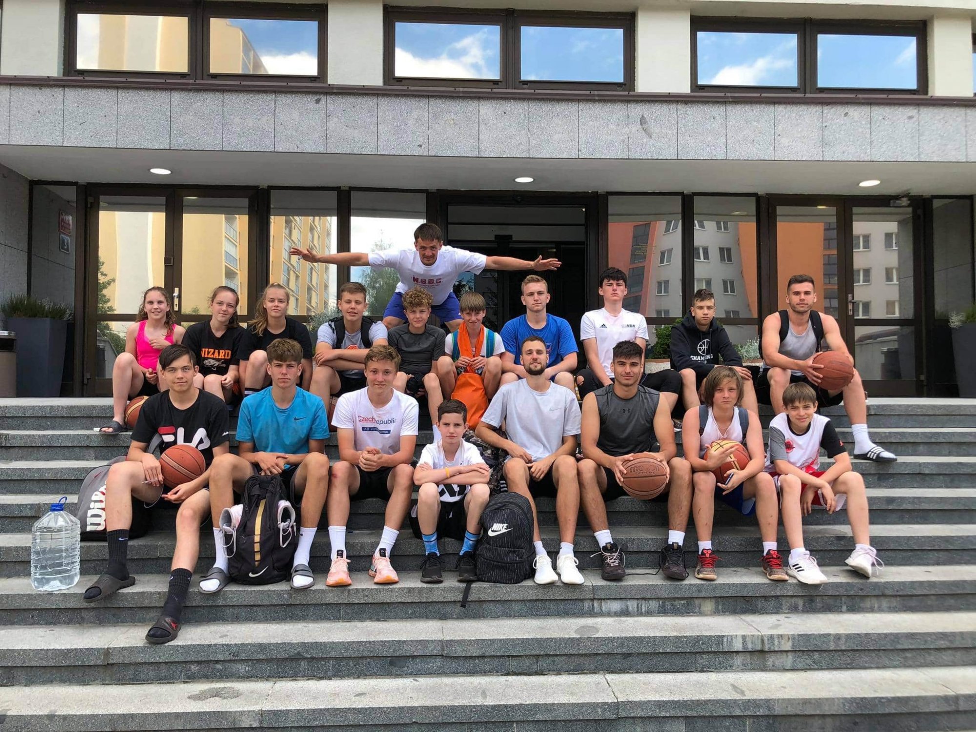 Kvalitné podmienky v Domažliciach a Prahe. Tréner Benčič pozýva na svoje kempy