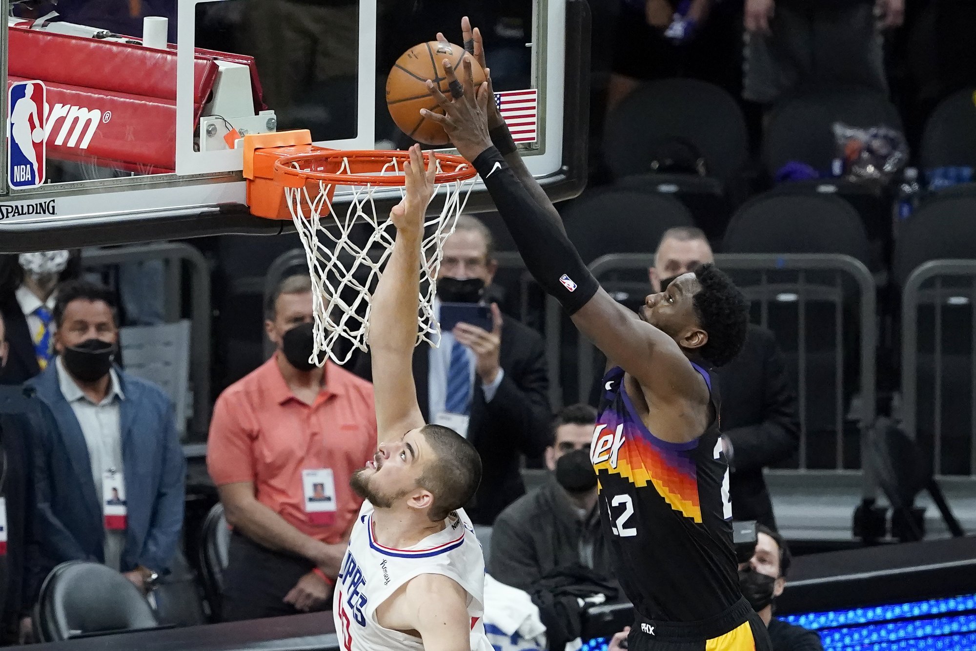 Draftovali ho pred Dončičom, pomohol im do finále, teraz mu nechcú zaplatiť