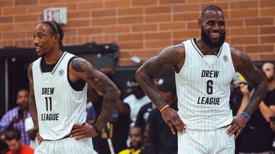 LeBron James si spestril leto parádnym predstavením v slávnej „pivnej“ lige