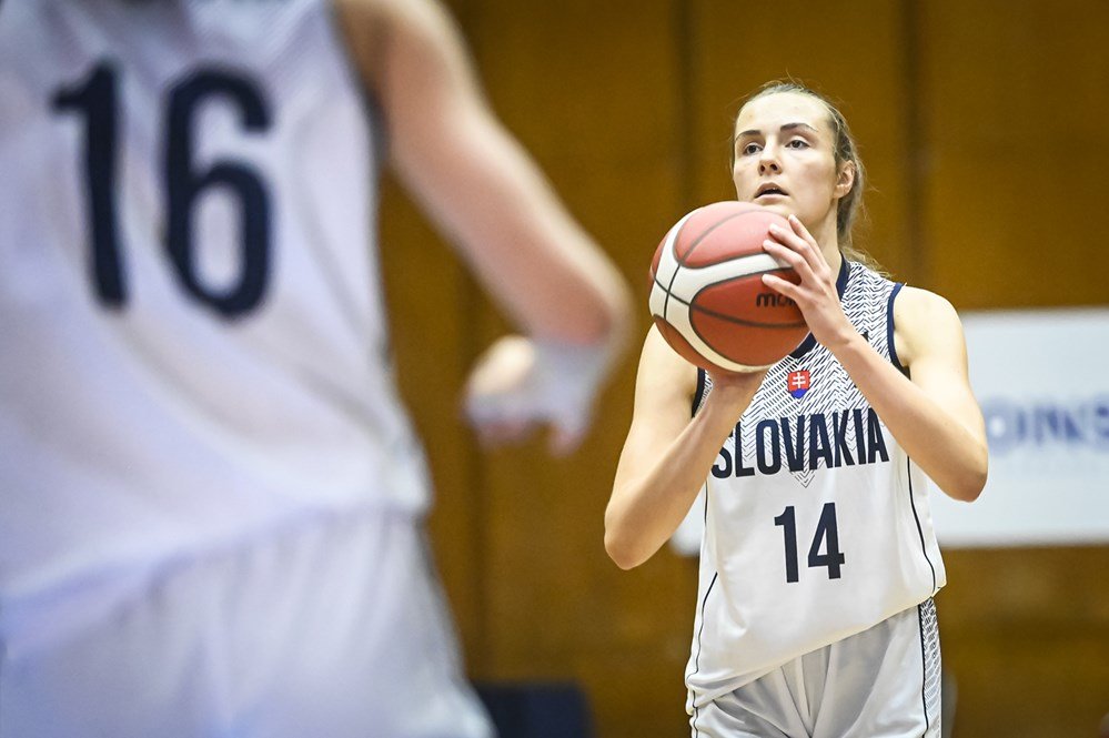 Neporazená osemnástka vyhrala skupinu a mieri do štvrťfinále ME