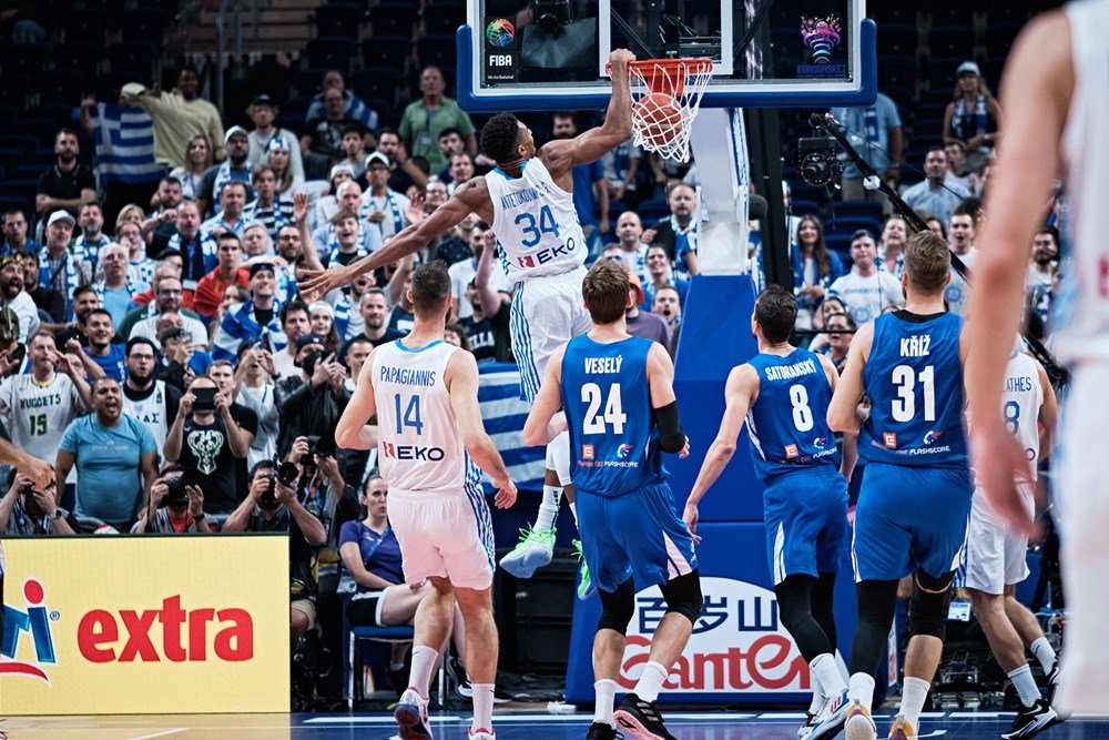 Srbi skončili, Čechom nestačil ani hrdinský výkon. Giannis im v závere ukázal, kto je MVP