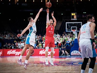 Zraneného Dončiča zatienil triple doubleom skvelý Ponitka, Poliaci vyradili obhajcov titulu