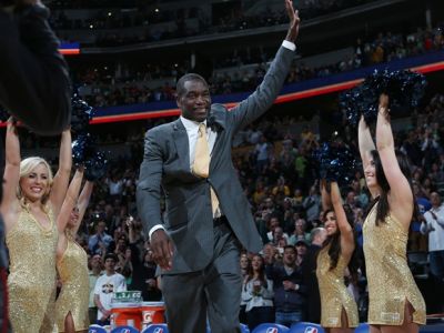 Záškodník Mutombo nepožičal loptu maskotovi (video)