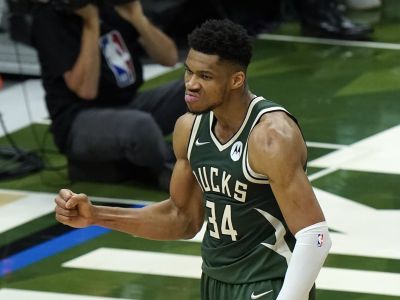 VIDEO: Giannis zničil ďalšieho súpera, Mitchell s LeVertom potiahlo Cleveland 82 bodmi