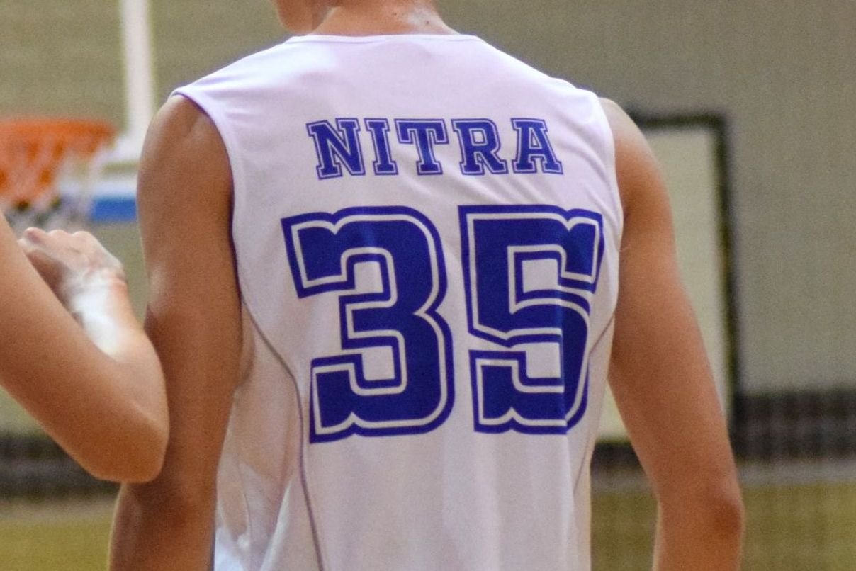 Na čele prvej ligy Nitra o skóre pred Považskou Bystricou