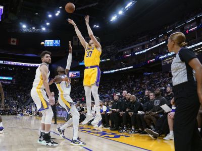 Pred vyše rokom pracoval na cintoríne, teraz zaujal LeBrona Jamesa a dostal sa do zostavy Lakers