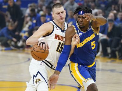 VIDEO: Jokičov triple double pomohol k výhre Denveru nad šampiónmi