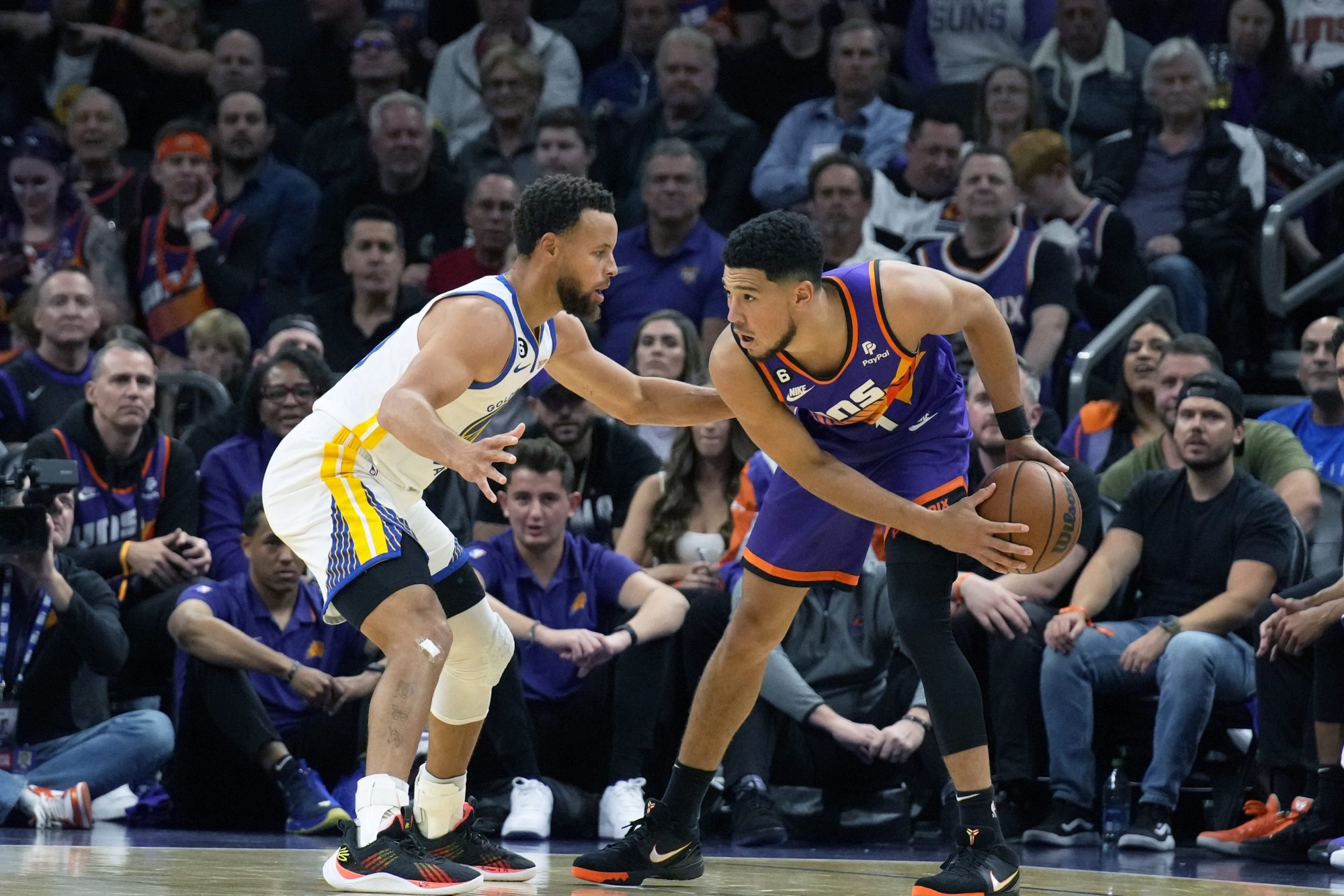 VIDEO: Obhajcovia titulu z Golden State dostali výprask, Dončič netrafil v závere trojku