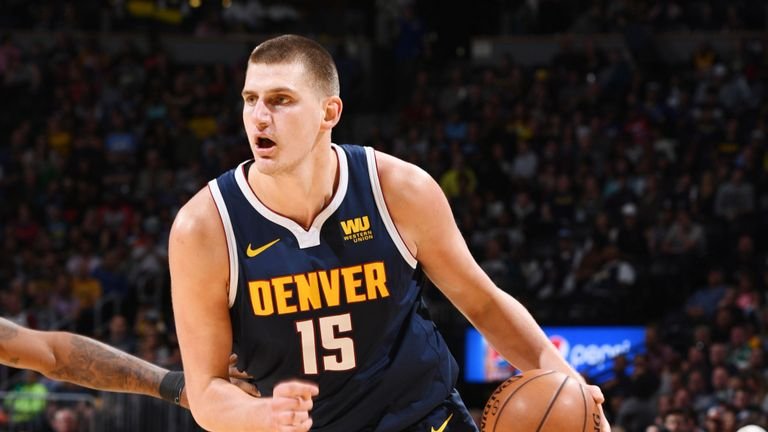 VIDEO: Štvrtá prehra Warriors za sebou, Jokič žiaril s ďalším triple-double