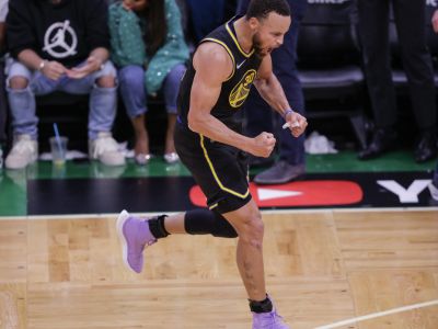 VIDEO: Curry napodobnil Jordana, Tatum s Brownom zatienili Jokiča