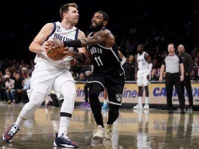 VIDEO: Znova úžasný Dončič predlžuje neskutočnú sériu, Golden State vyhralo po kontroverznom momente