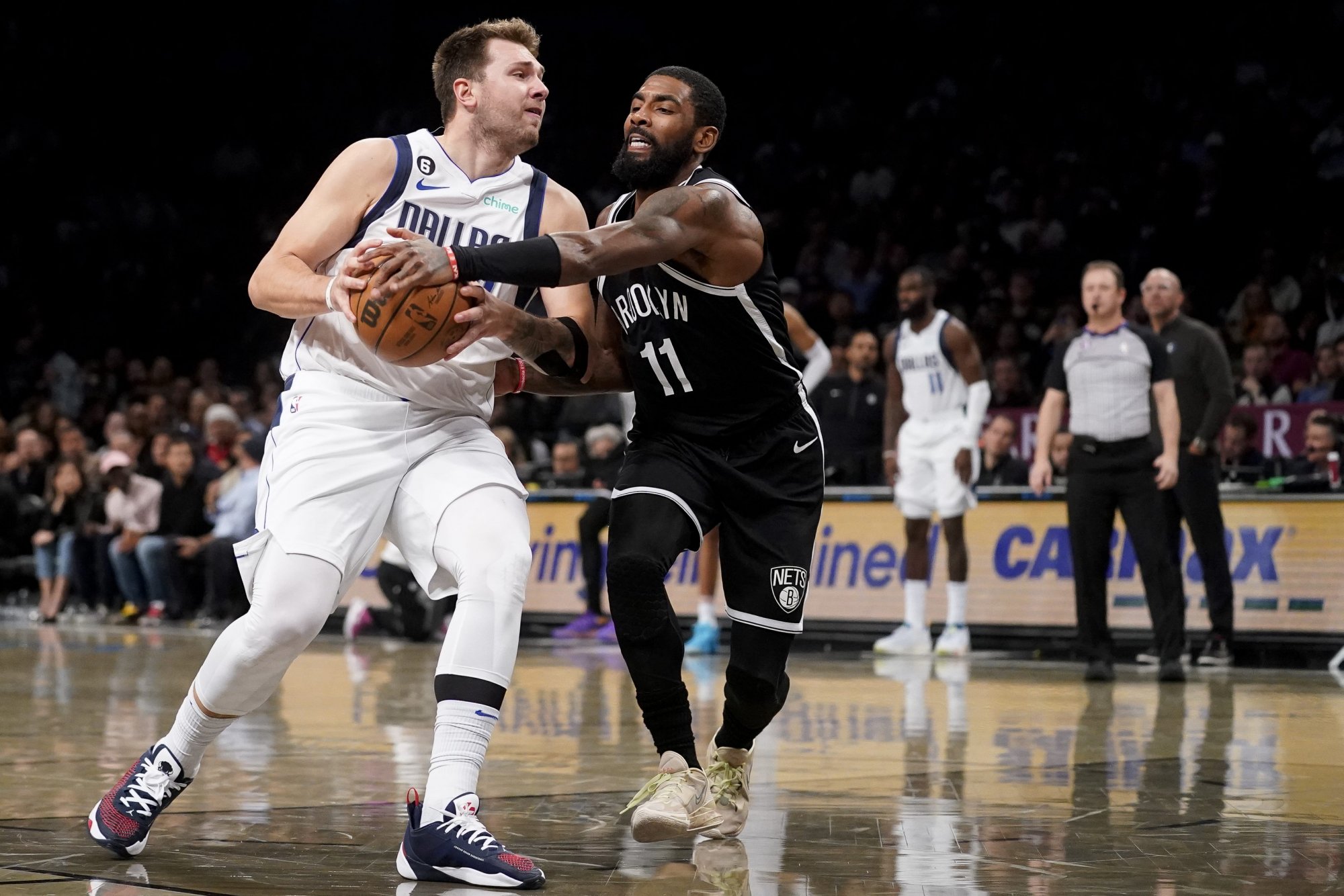 VIDEO: Znova úžasný Dončič predlžuje neskutočnú sériu, Golden State vyhralo po kontroverznom momente