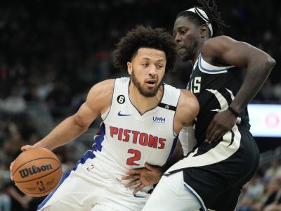 VIDEO: Cunningham mohol skoliť neporazené Milwaukee, úžasný výkon a víťazná strela pre Paula Georga