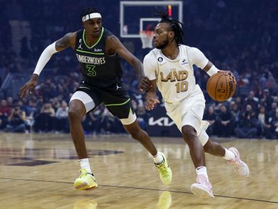 VIDEO: 51-bodový Garland sa z výhry netešil, 59-bodový Embiid áno