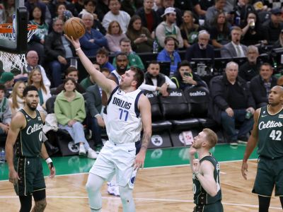 VIDEO: Boston zdolal v šlágri Dallas, hosťom nestačil ani ďalší supervýkon Dončiča