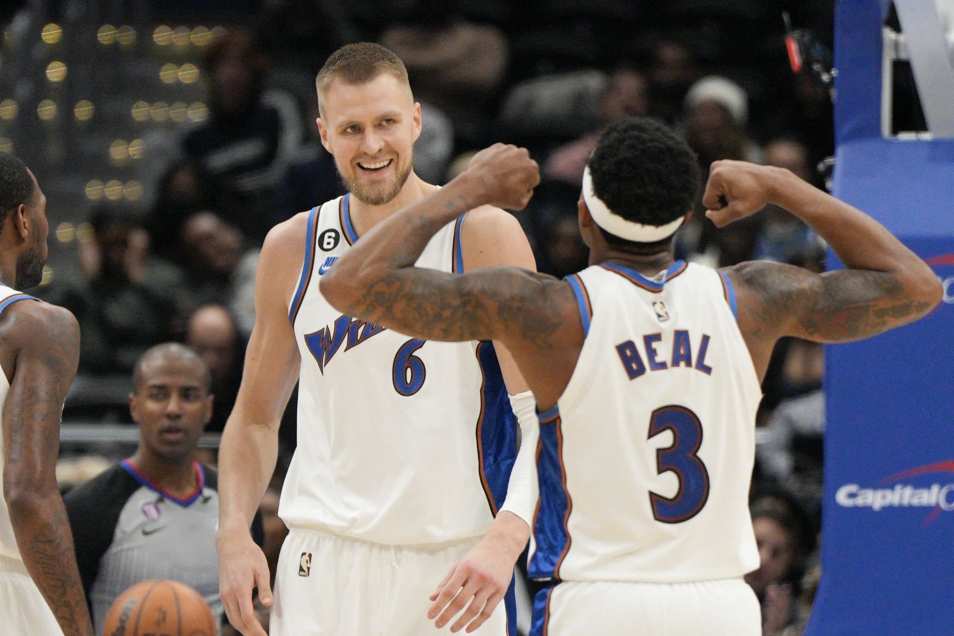 VIDEO: Kariérne maximum Porzingisa, Lakers premárnili 17-bodové vedenie