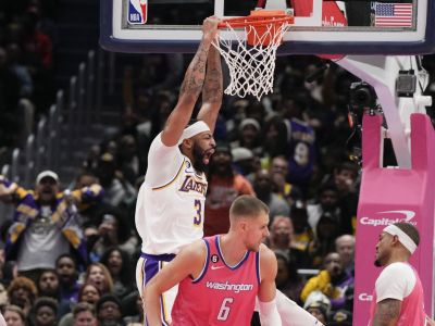 VIDEO: Lakers znova vyhrali. Dominantný AD žiaril v hlavnom meste, nastrieľal až 55 bodov