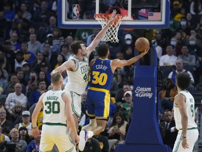 VIDEO: Šampióni z Golden State prekvapili, v repríze finále zdolali prvý Boston