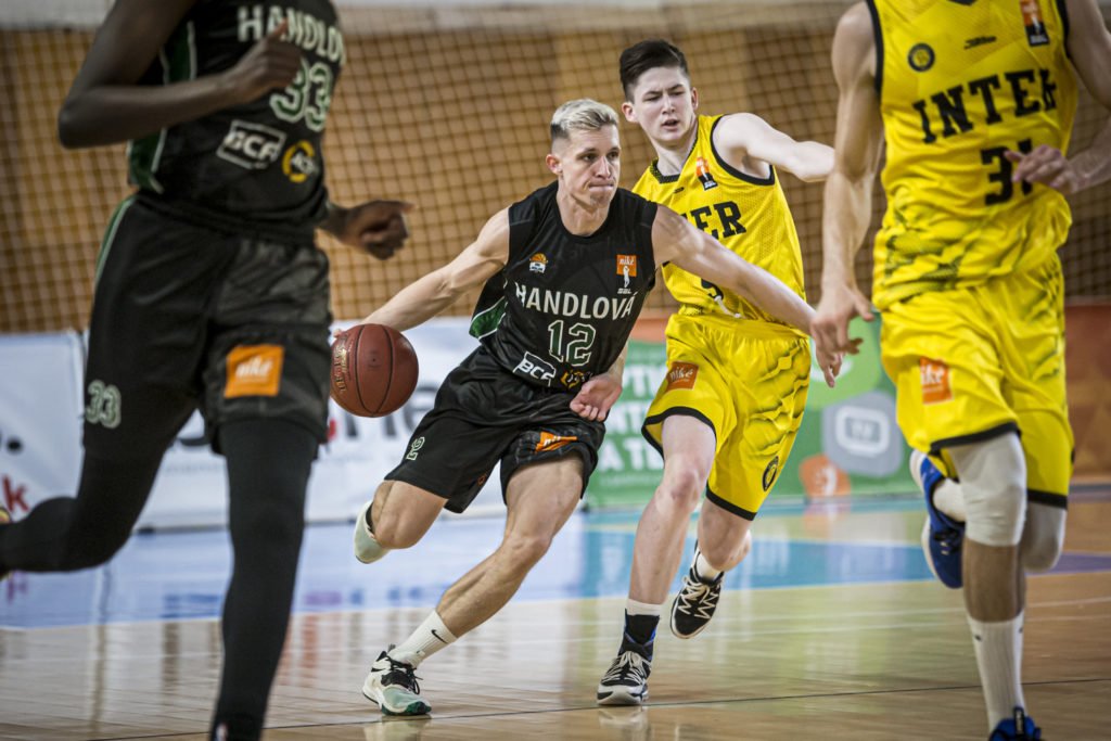 Z Komárna do Handlovej. Skvašik mení dres