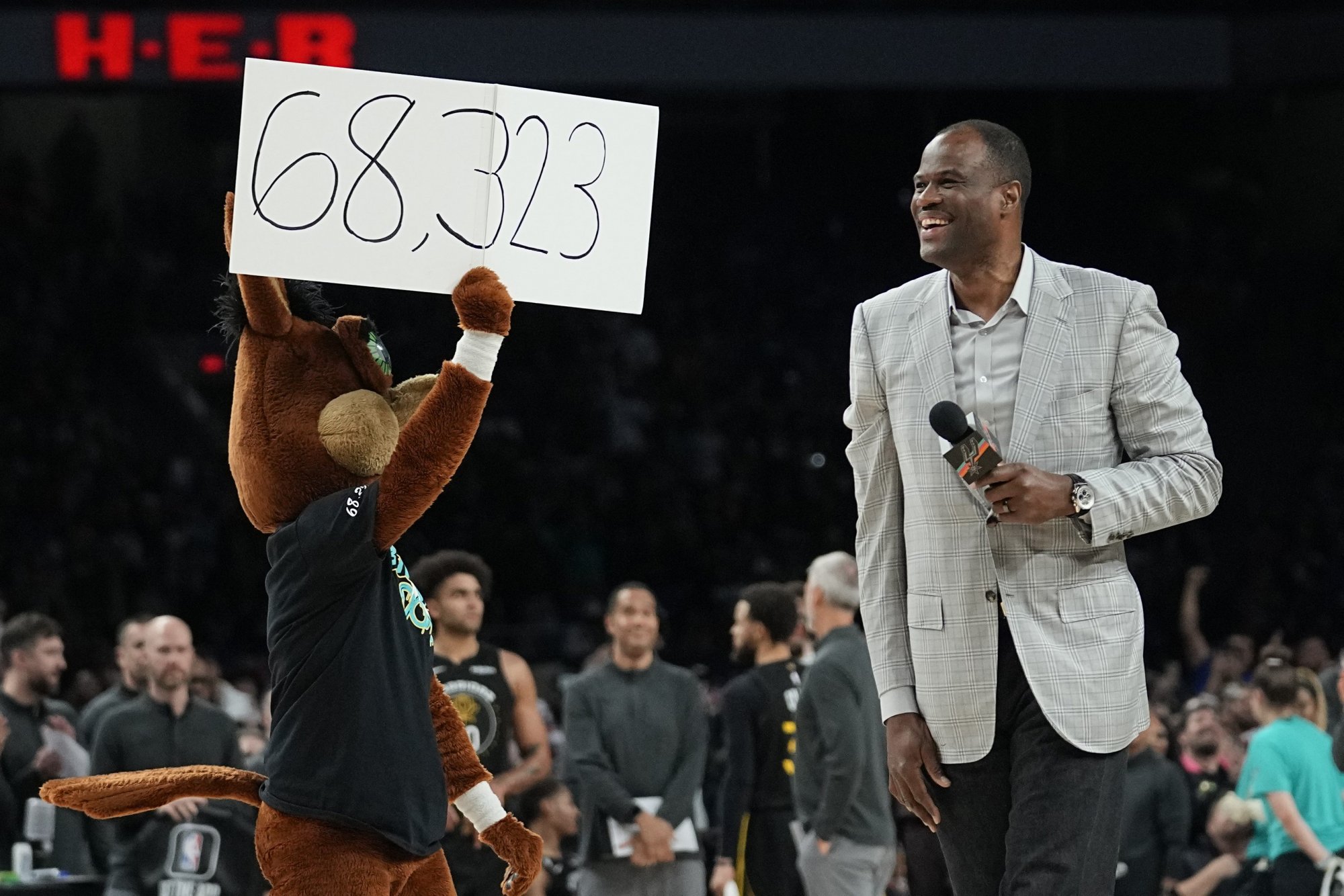 VIDEO: Golden State dominovalo pred historicky rekordným publikom v NBA
