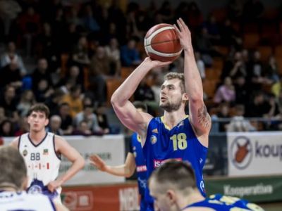 Mokráň žiaril na palubovke lídra, double-double mal aj Petráš, 21-bodová Mištinová