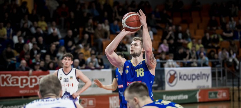 Mokráň žiaril na palubovke lídra, double-double mal aj Petráš, 21-bodová Mištinová