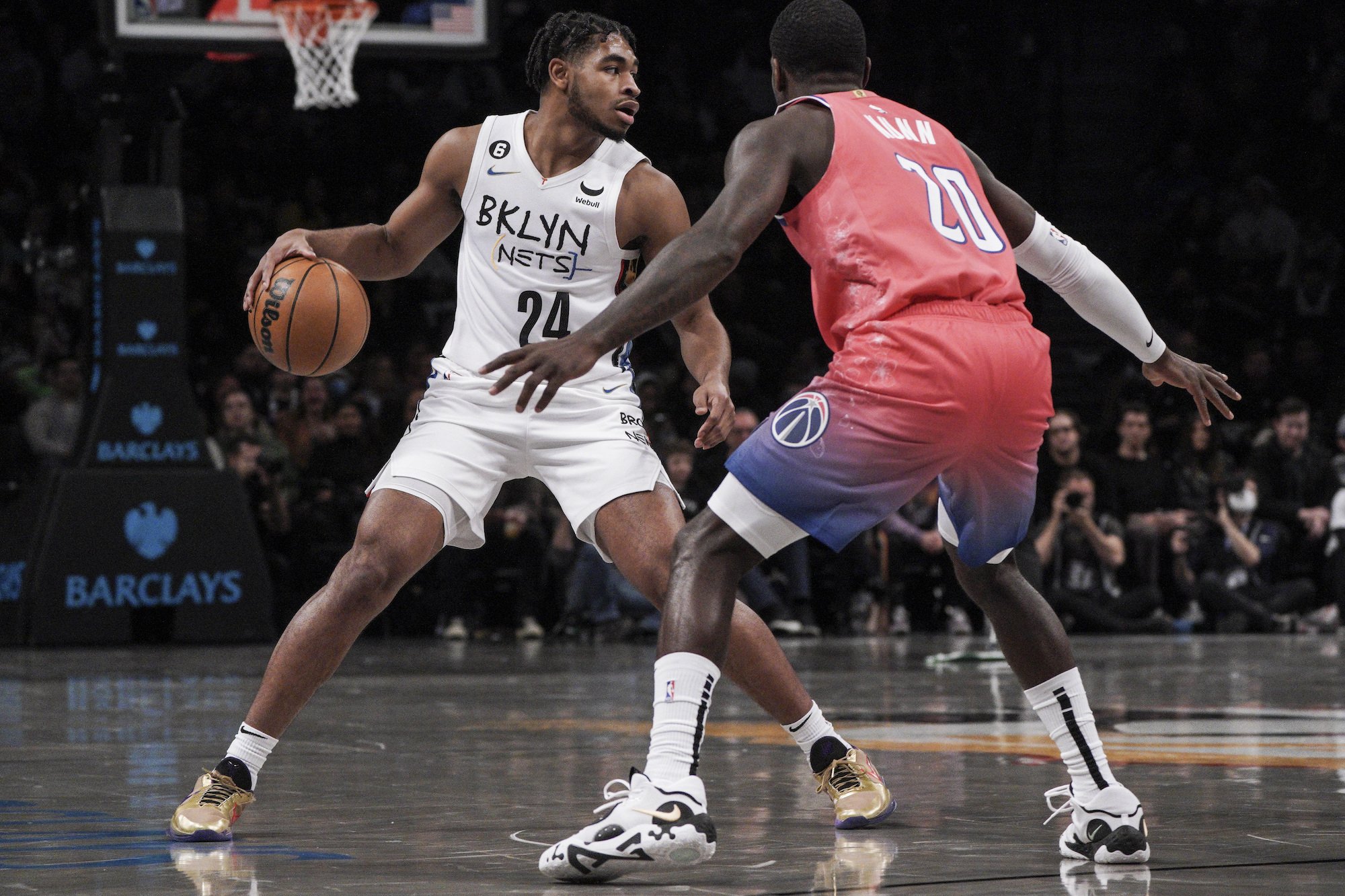 VIDEO: Kyrie Irving nehral, nahradil ho nečakaný náhradník 44 bodovu explóziou