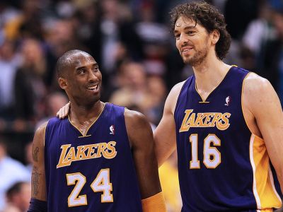 VIDEO: Lakers vyvesili Gasolovi dres, Warriors prehrali napriek 40 bodom Curryho