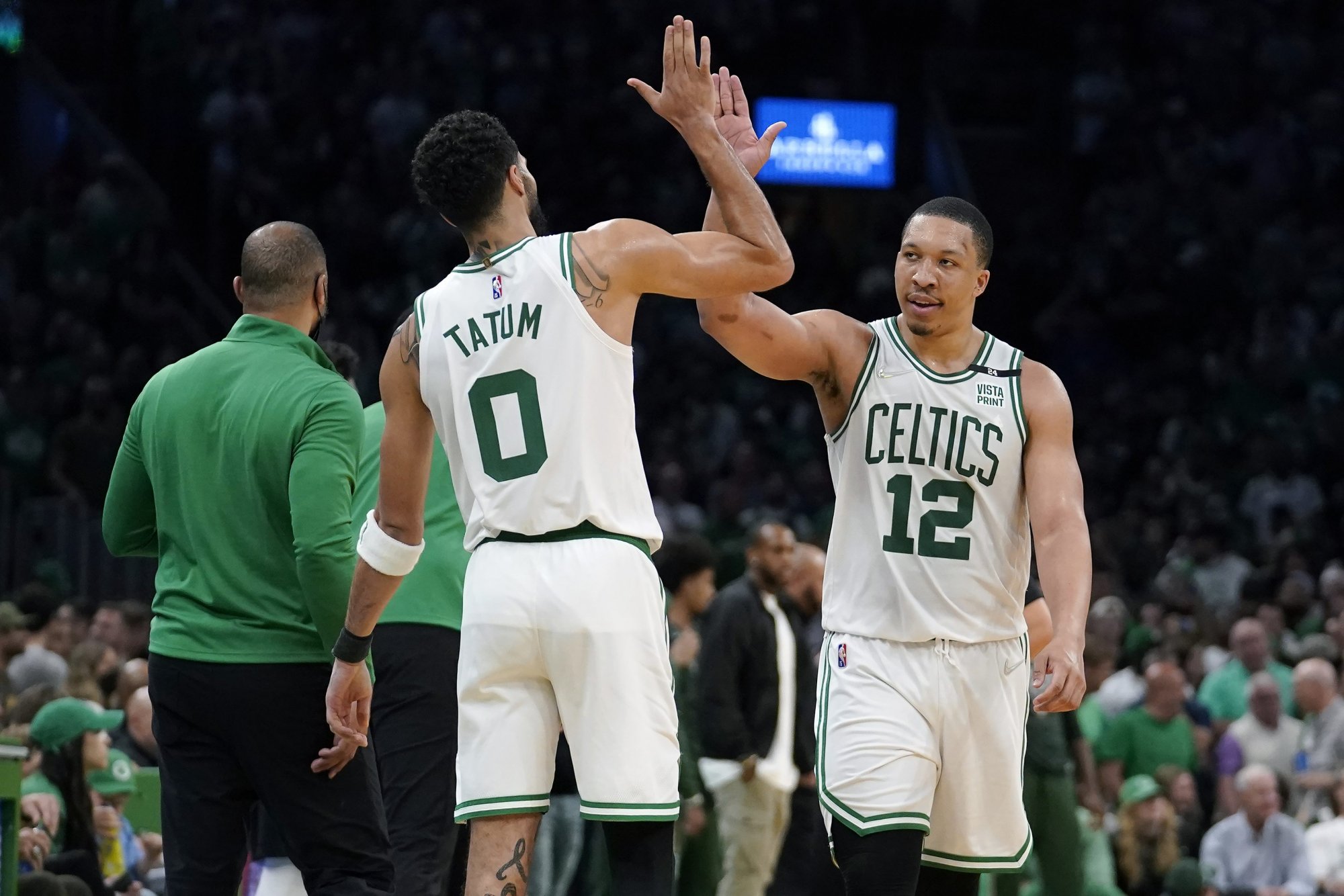 VIDEO: Giannis po výprasku od Bostonu: Ak nehráte naplno, nakopú vám zadok. Jeho brat dal „čelo“ Griffinovi