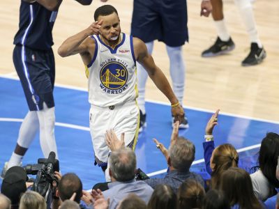 VIDEO: Curry sa správne nahneval, skolil najlepší tím v NBA úžasným záverom