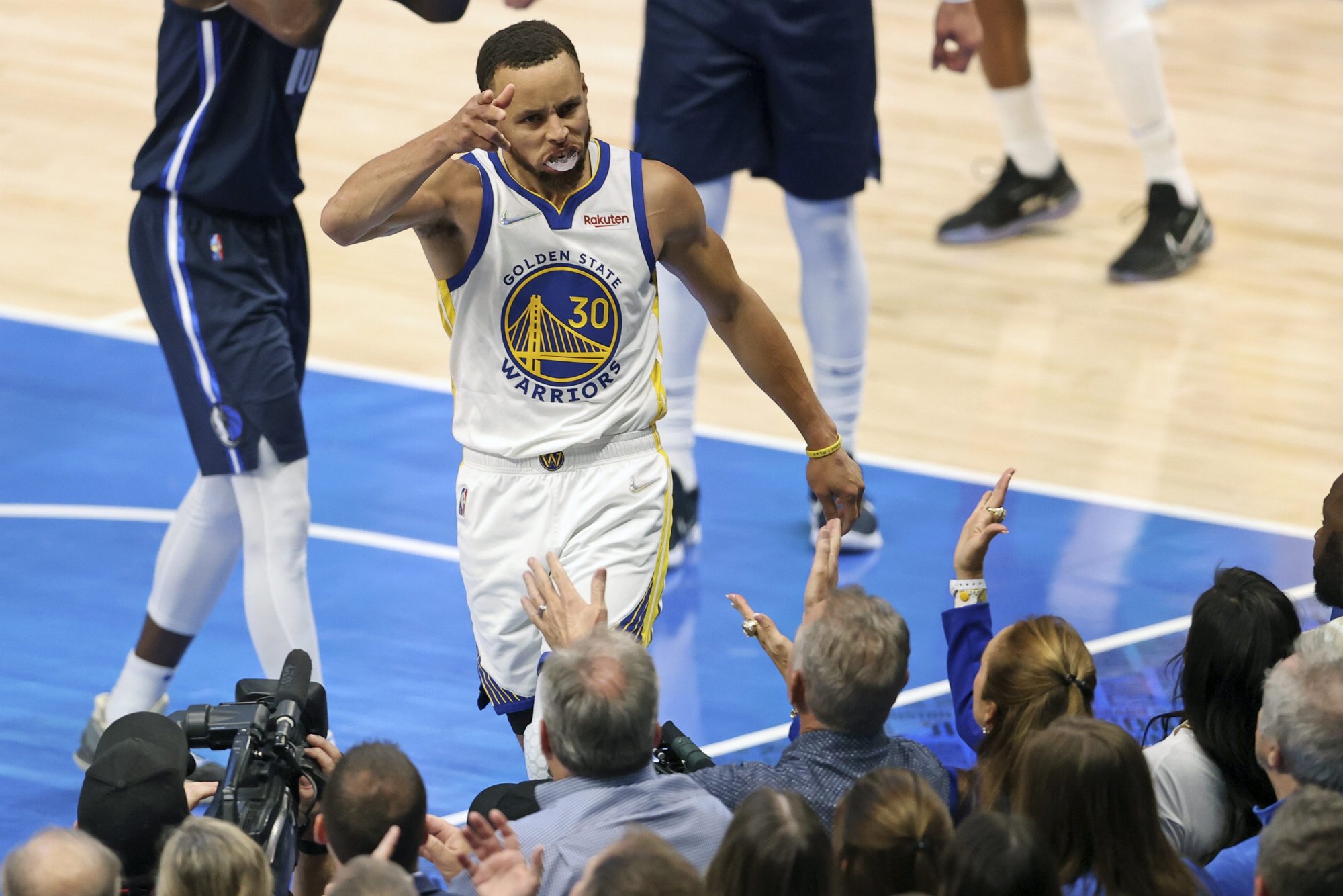 VIDEO: Curry sa správne nahneval, skolil najlepší tím v NBA úžasným záverom