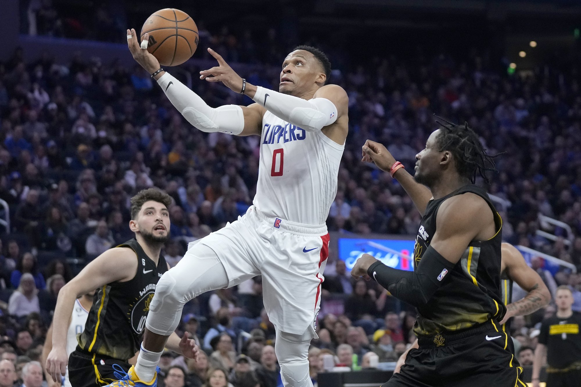 VIDEO: Clippers s Westbrookom len prehrávajú, konečne sa zobudili Dončič s Irvingom
