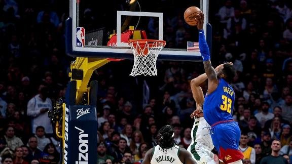 VIDEO: Veterán Green predviedol parádny smeč cez Giannisa, Denver pretlačil v súboji prvých Milwaukee