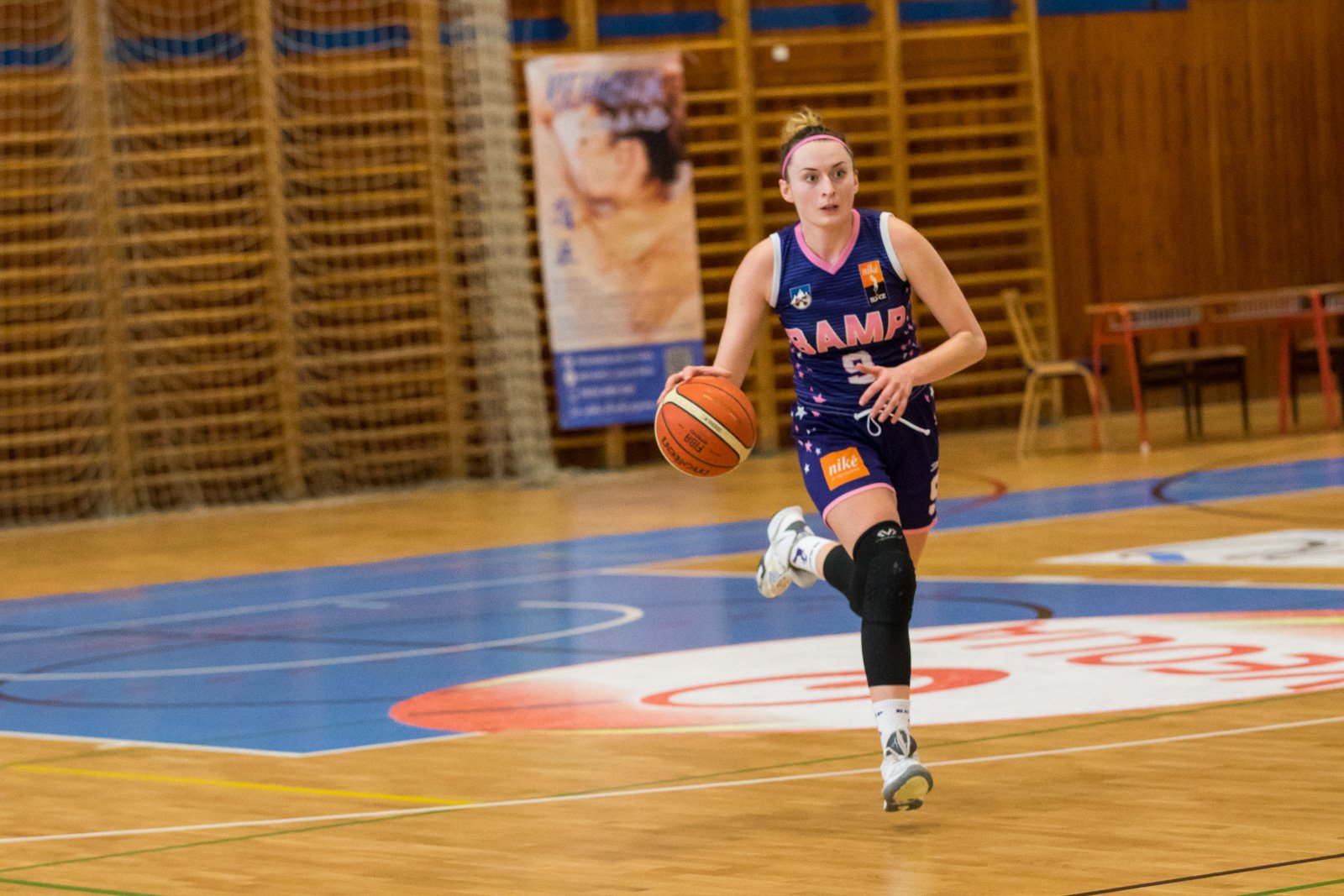 Kašperanová ostala osamotená, Drobná strieľala trojky pre Viki
