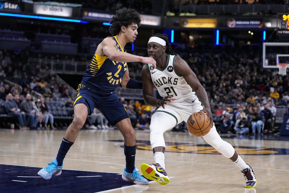 VIDEO: Nenápadná hviezda potiahla Milwaukee 51 bodmi, Sacramento prvýkrát v play-off od 2006