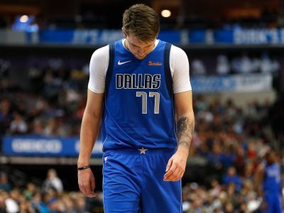 VIDEO: Záver sezóny sa mení na frašku, tímy šetria hráčov. Dallas už je bez play-off