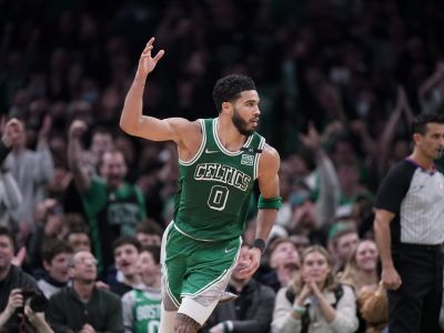 VIDEO/NBA play-off: Tatum zostrelil Philadelphiu v rozhodujúcom zápase 51 bodmi