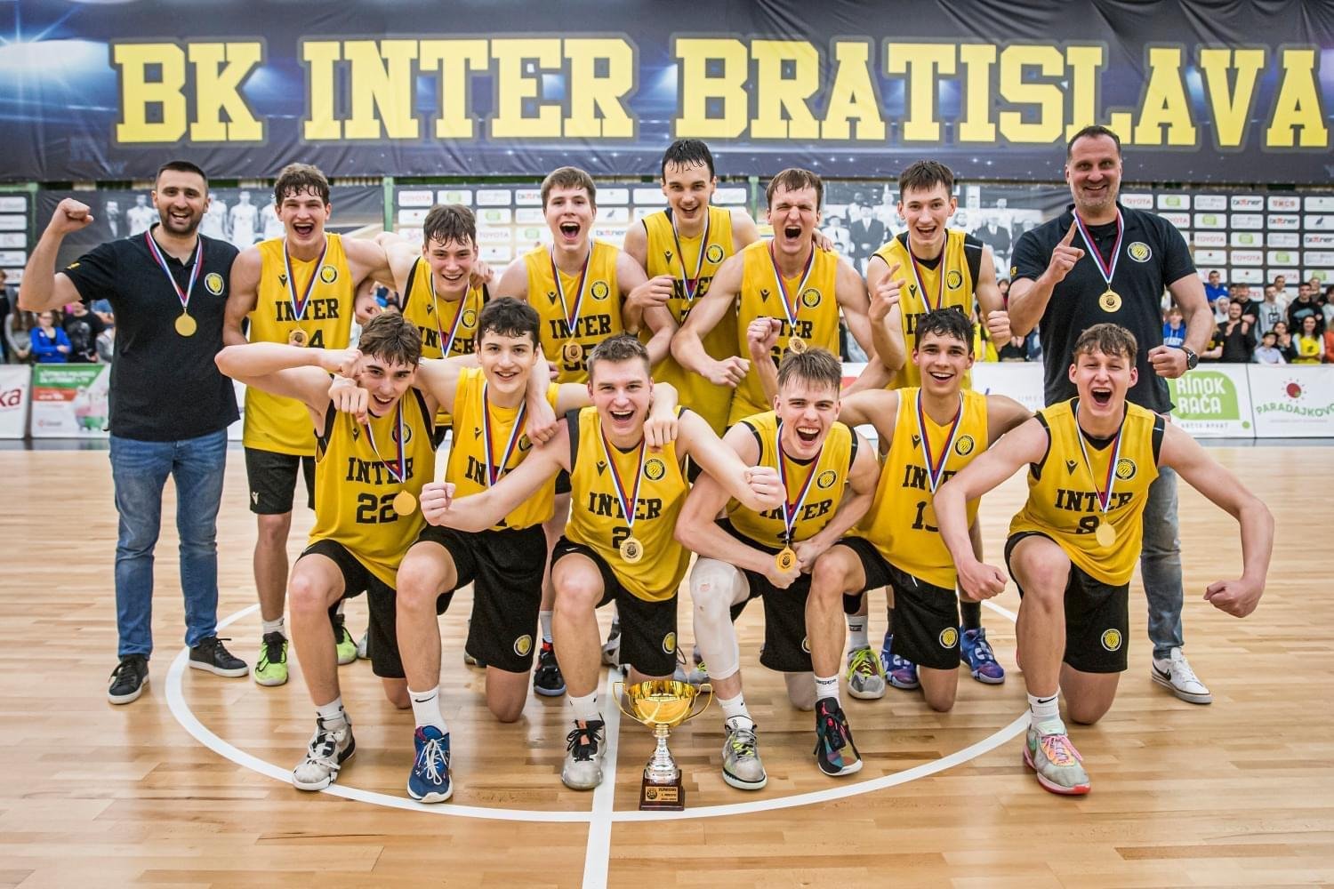 VIDEO/M-SR Juniori U19: Zlato pre Inter Bratislava, striebro do Košíc a bronz berie Svit