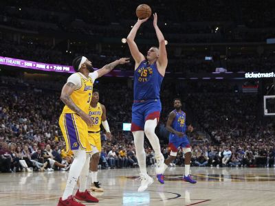 VIDEO/NBA play-off: Denver robí s Lakers krátky proces a vedie už 3:0 na zápasy