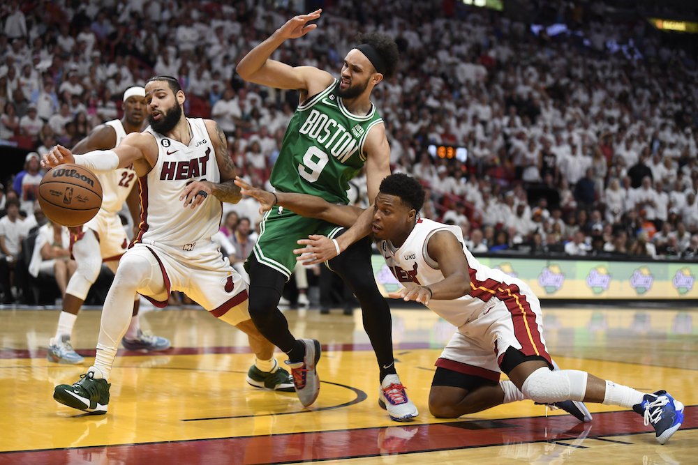 VIDEO/NBA play-off: Derrick White zachránil parádnou reakciou Bostonu sezónu, Celtics vyrovnali s Miami z 0:3 na 3:3