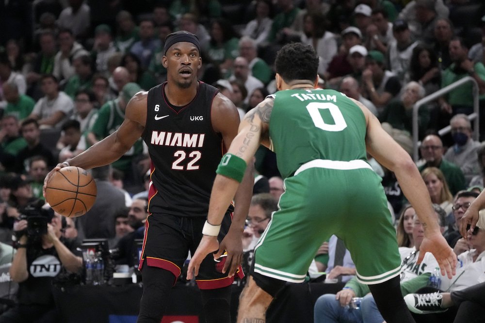 VIDEO/NBA play-off: Butler garantoval finále, Miami si už dopredu objednalo lietadlo do Denveru a jasne vyhralo v Bostone