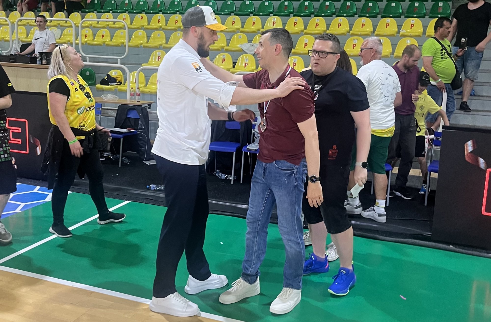 Komentár: Finálová séria bola reklamou na basketbal!
